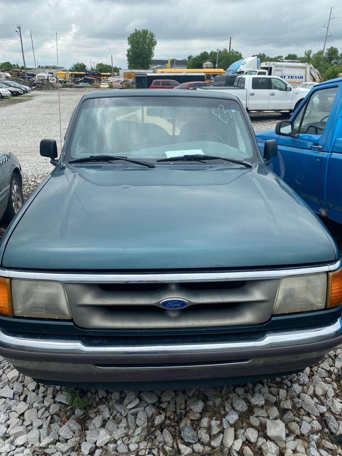 E03 1997 Ford Ranger 1FTCR14A8VPA17266 Green Police