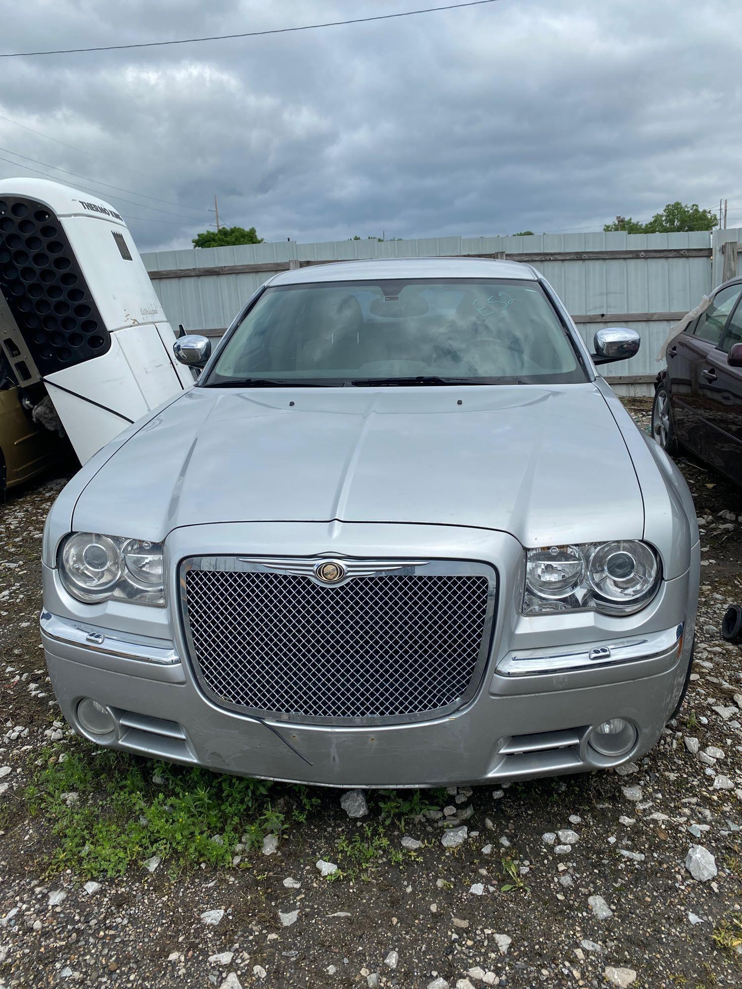 E52 2005 Chrysler 300 2C3AK63H95H622848 Illegal Park