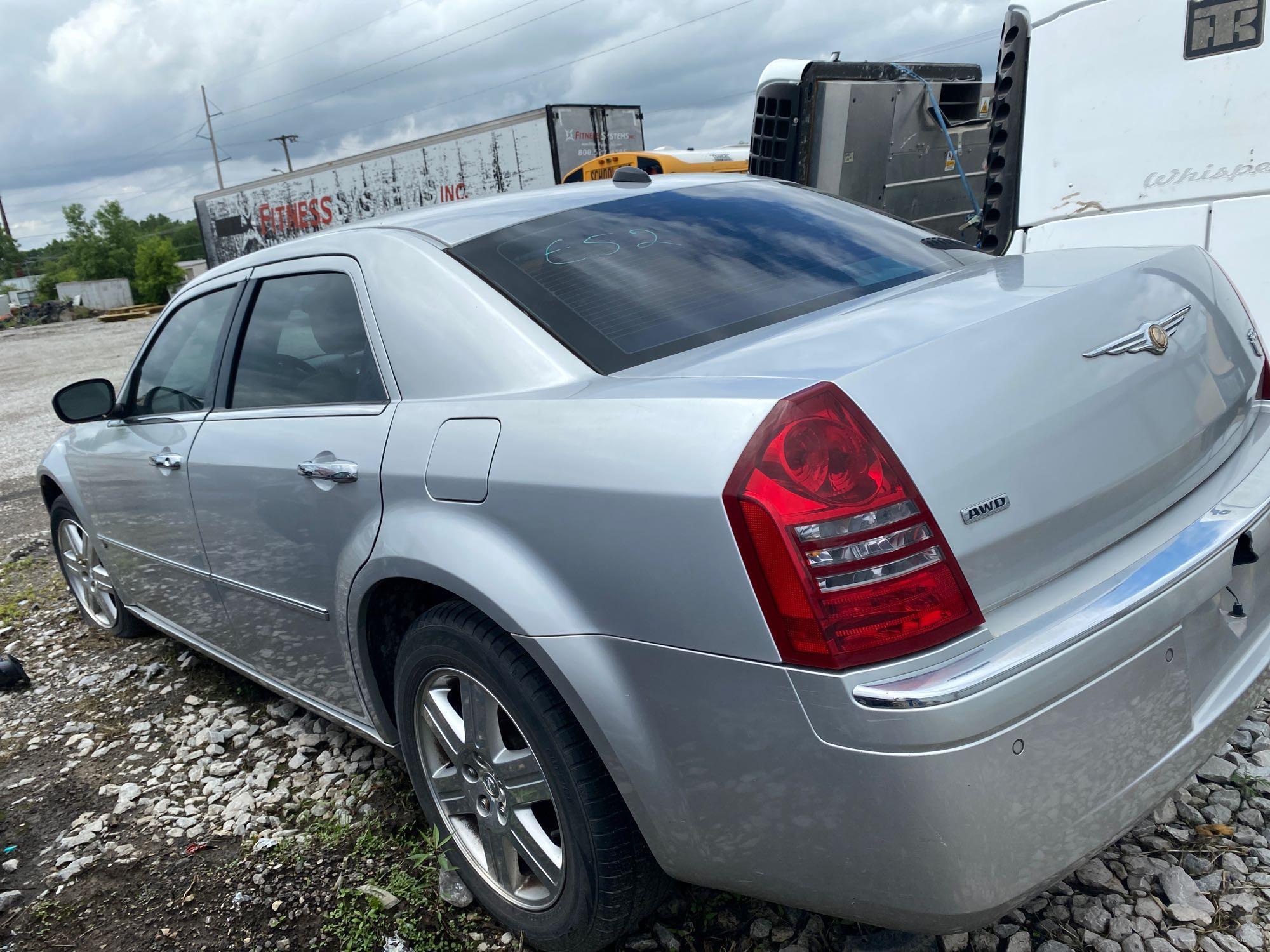 E52 2005 Chrysler 300 2C3AK63H95H622848 Illegal Park