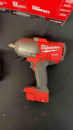 Milwaukee M18 High torque 1/2 Impact wrench kit / friction ring (tested works)