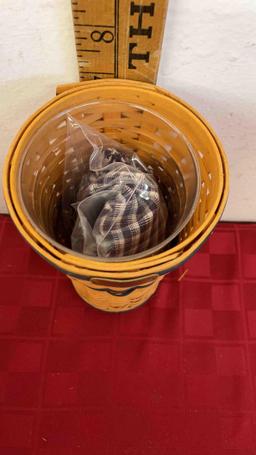 Longaberger Basket , Collector club J.W. collection miniature 2000?S Edition