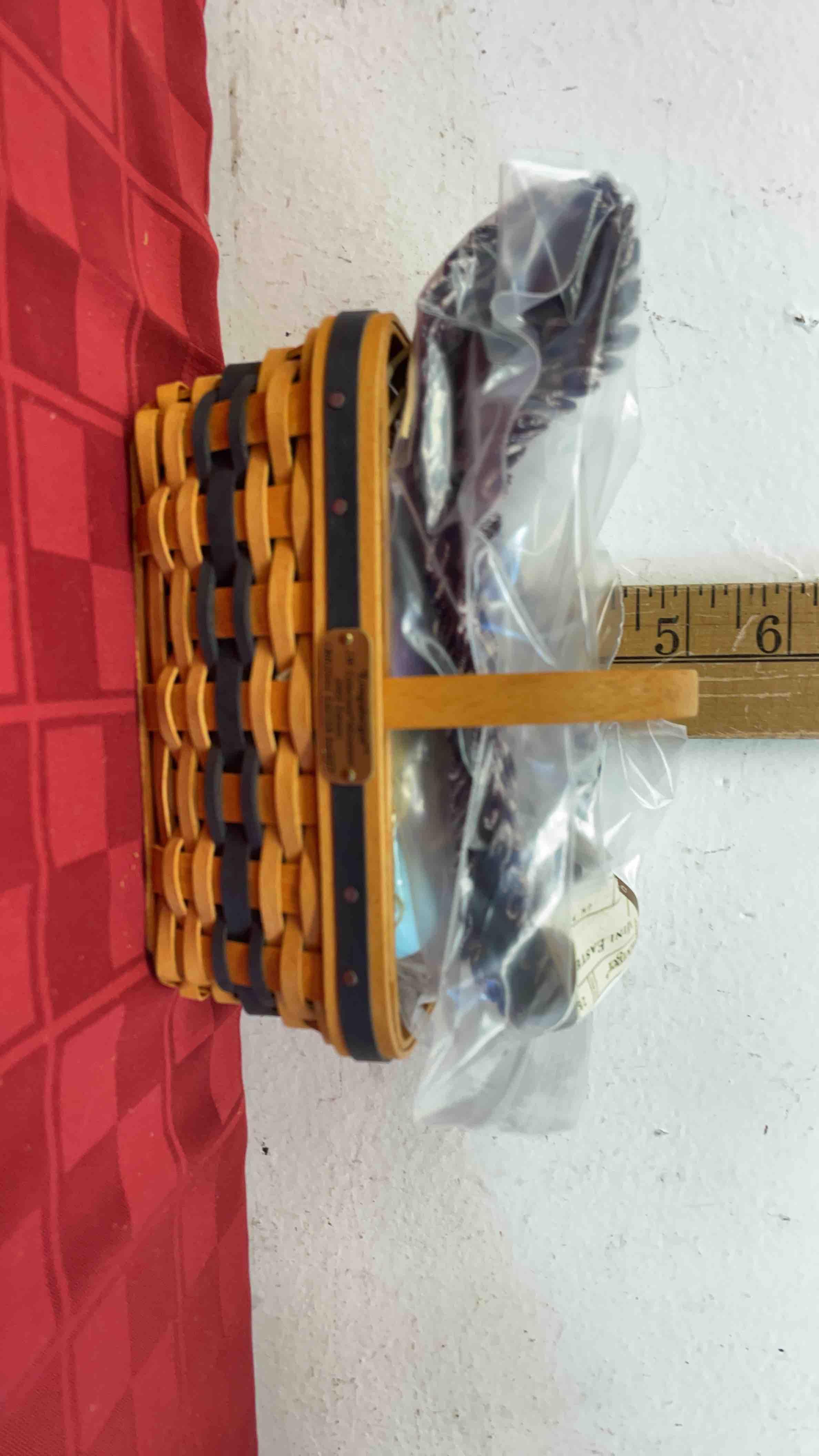 Longaberger Basket , Collector club J.W. collection miniature 2000?S Edition