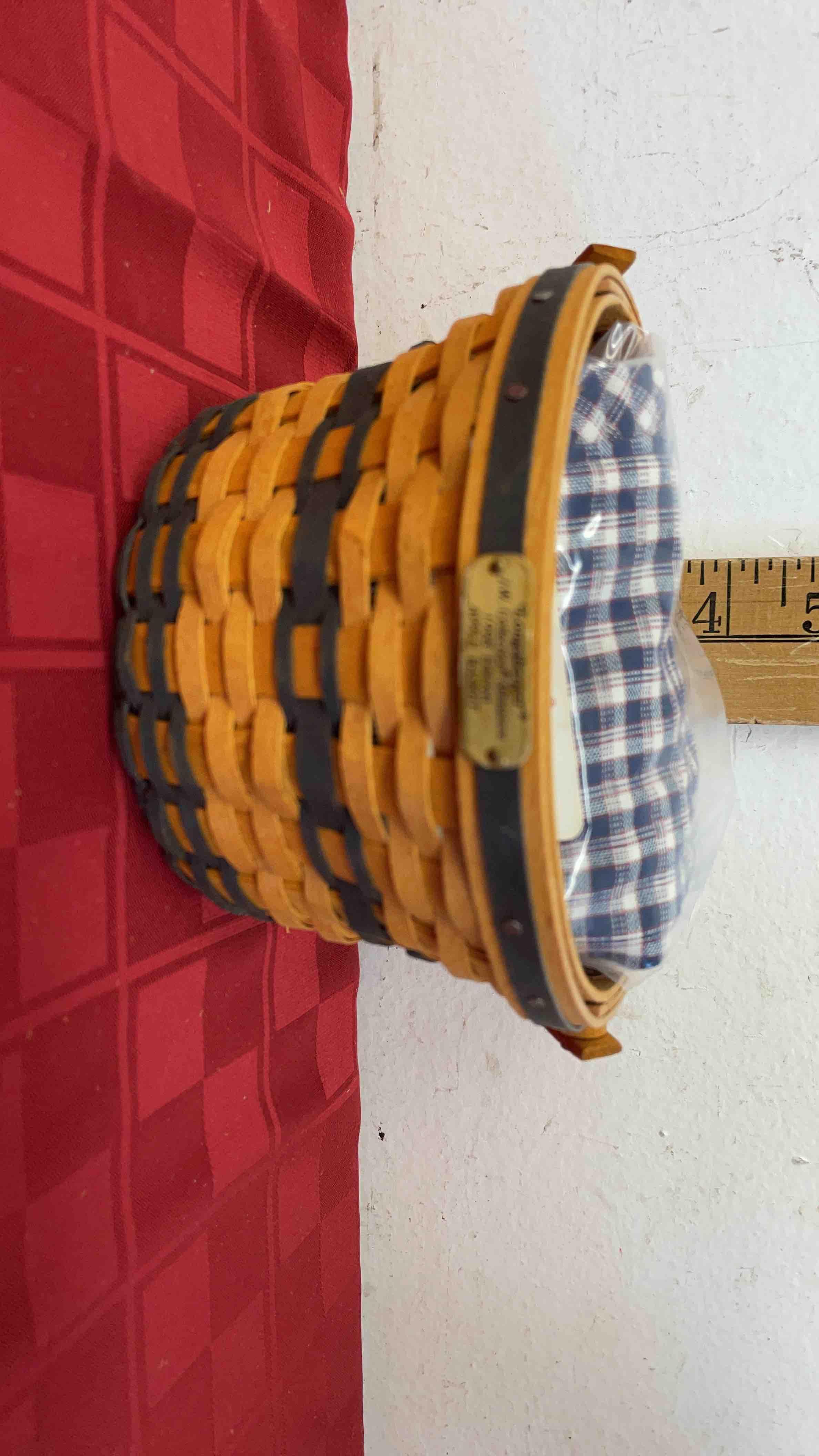 Longaberger Basket , Collector club J.W. collection miniature 2000?S Edition
