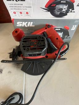 SKIL 7-1/4 circular saw- used 1 time