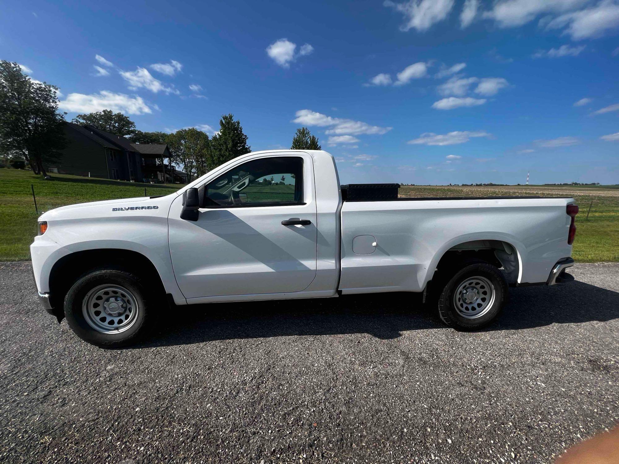 LOW MILES-2020 Chevy Silverado Reg WT 2wd 4.3 eco tech v6 31,000 mile s