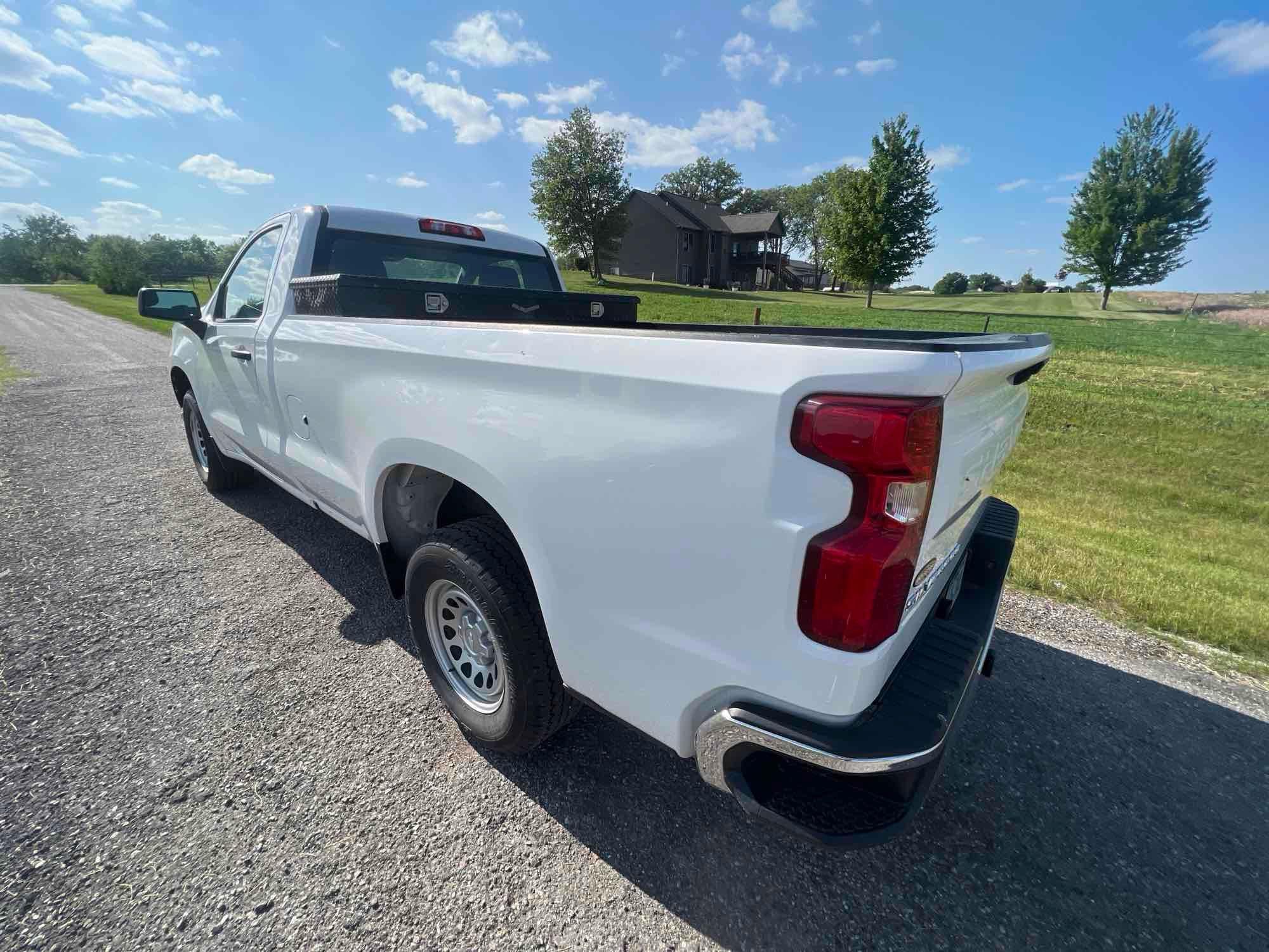 LOW MILES-2020 Chevy Silverado Reg WT 2wd 4.3 eco tech v6 31,000 mile s