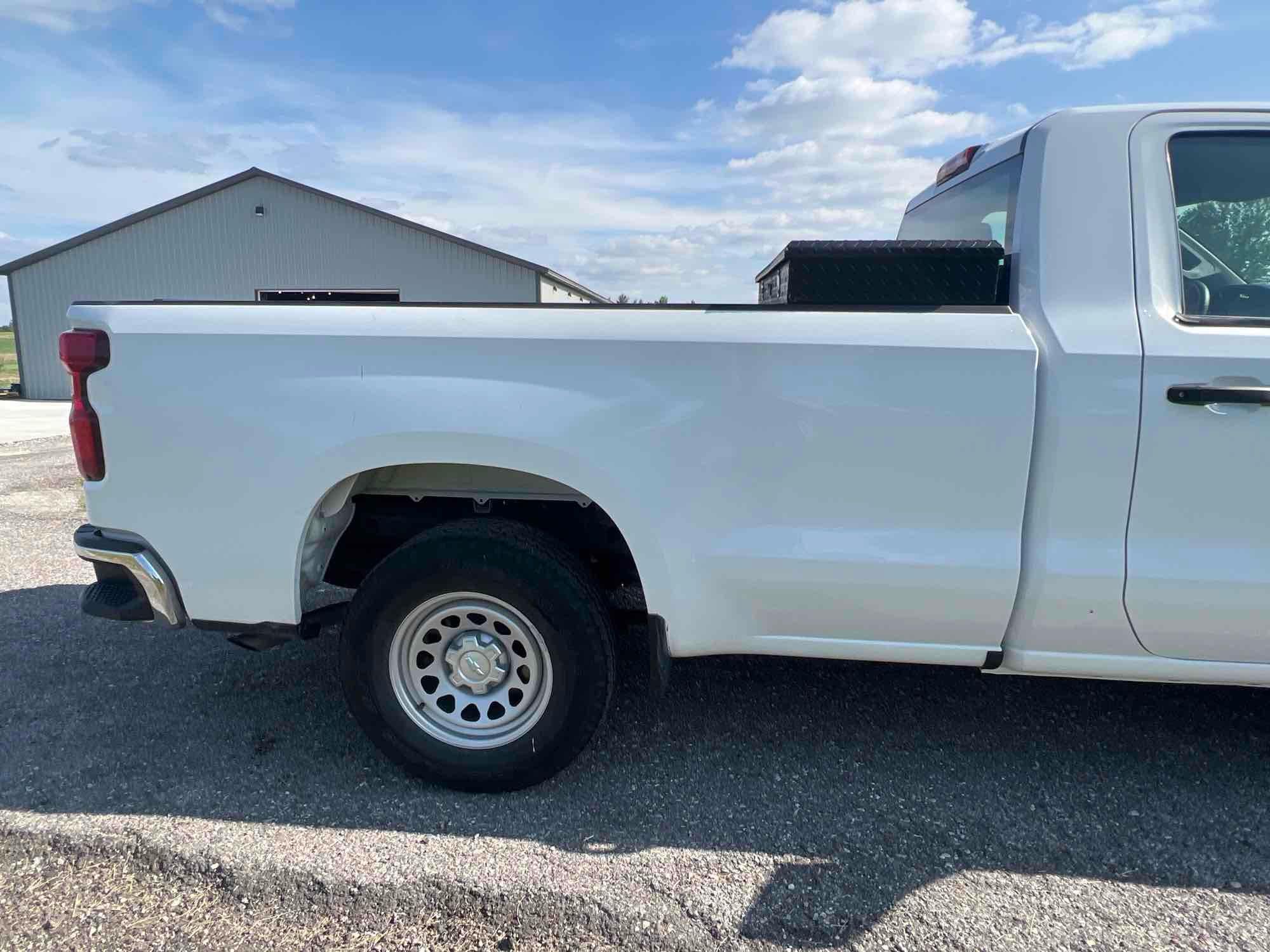 LOW MILES-2020 Chevy Silverado Reg WT 2wd 4.3 eco tech v6 31,000 mile s