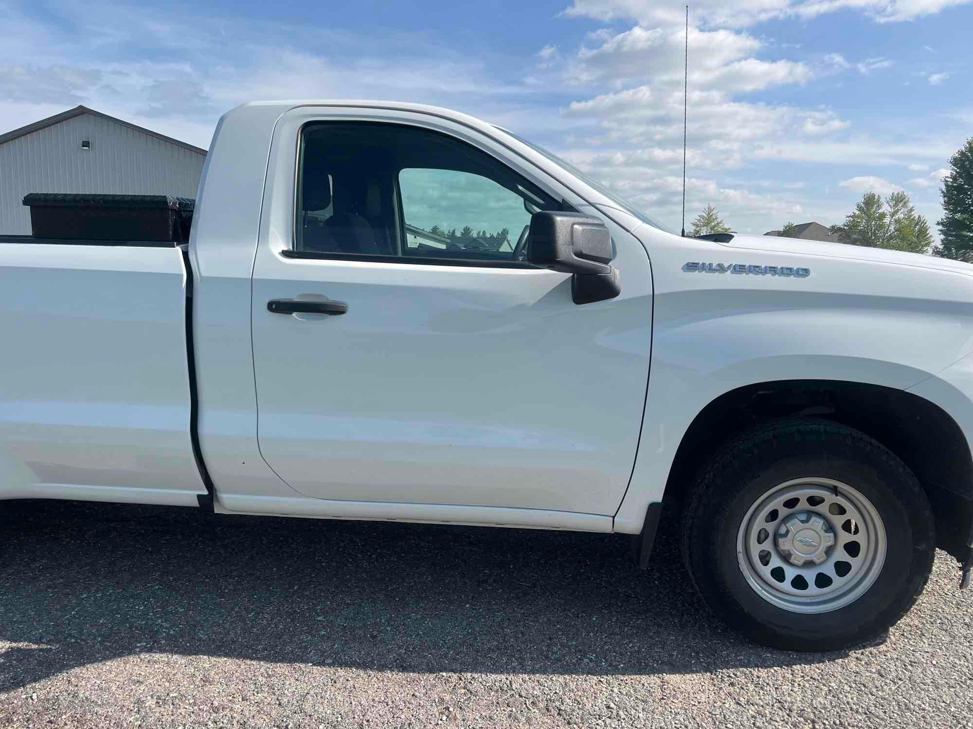LOW MILES-2020 Chevy Silverado Reg WT 2wd 4.3 eco tech v6 31,000 mile s
