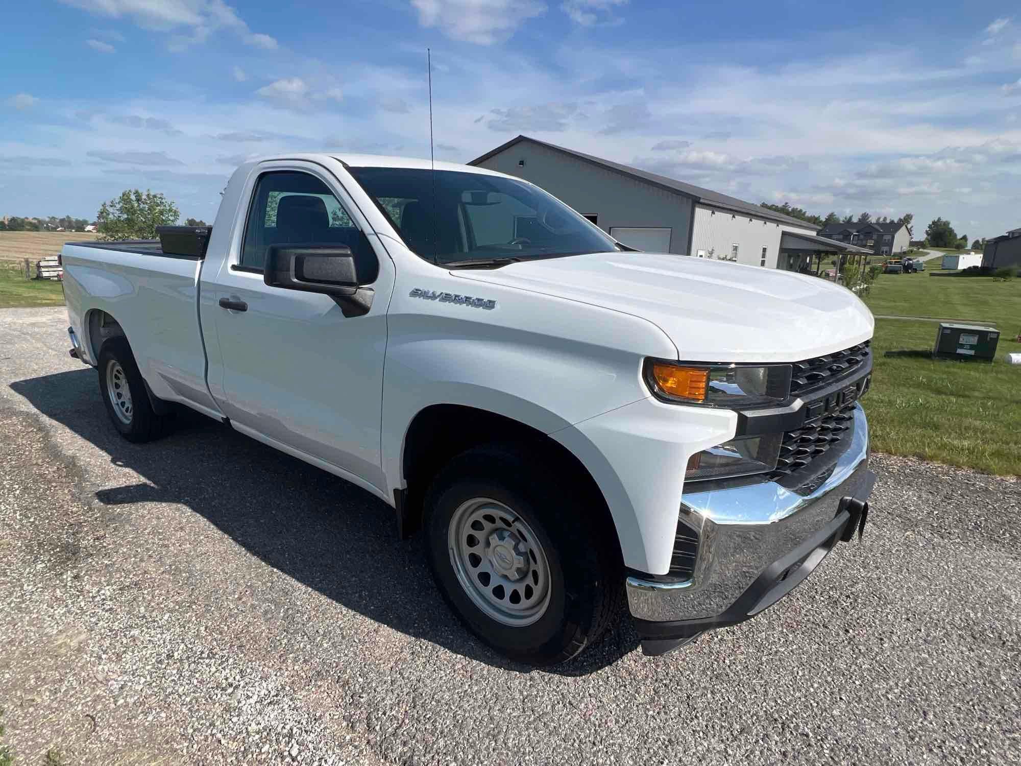 LOW MILES-2020 Chevy Silverado Reg WT 2wd 4.3 eco tech v6 31,000 mile s
