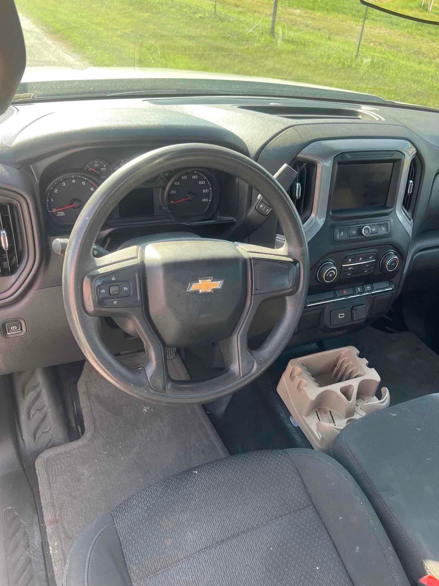 LOW MILES-2020 Chevy Silverado Reg WT 2wd 4.3 eco tech v6 31,000 mile s