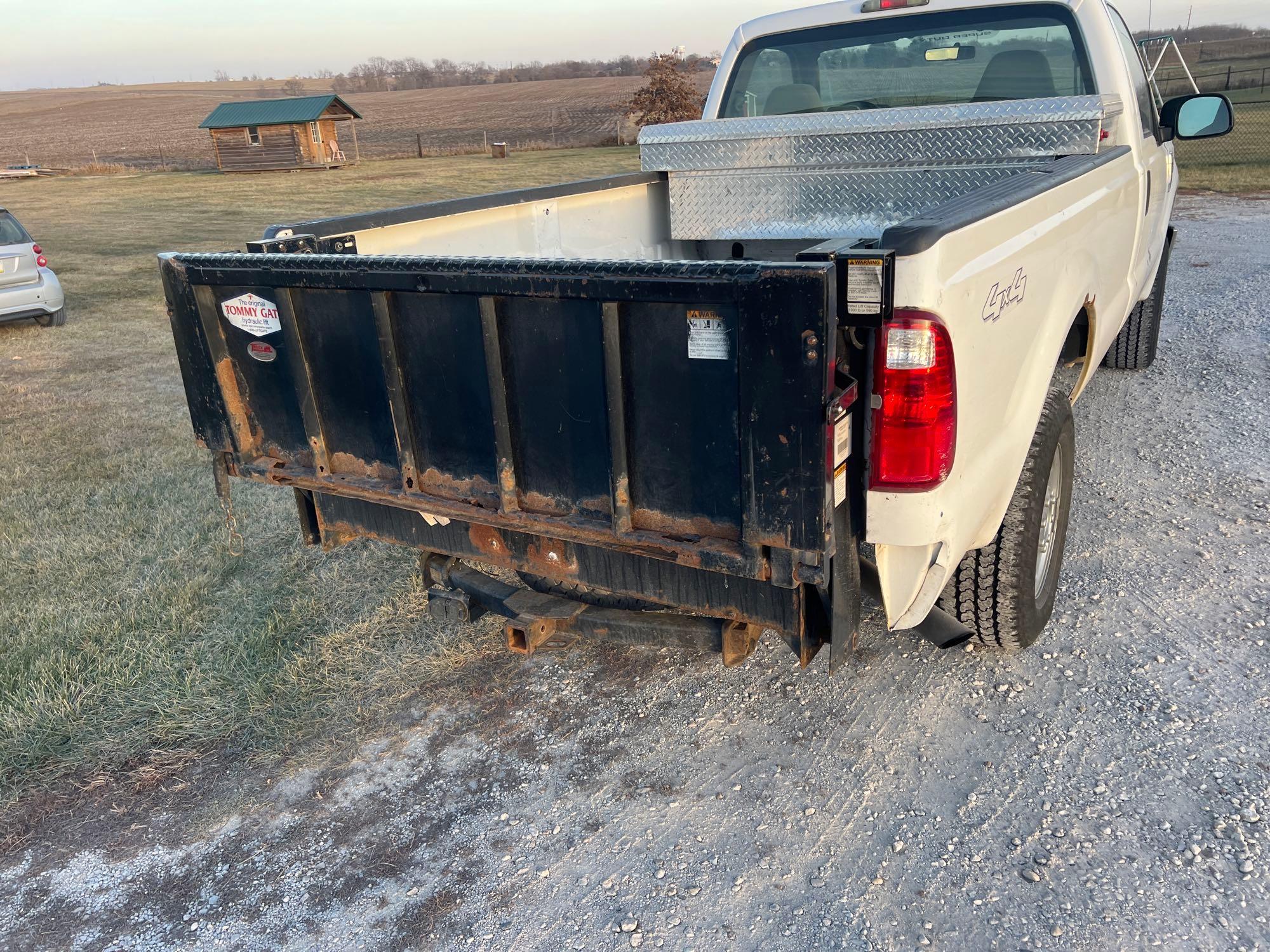 62668-2008 Ford F-250 XLT 4x4 with 119k miles Tommy Gate and Plow mounts