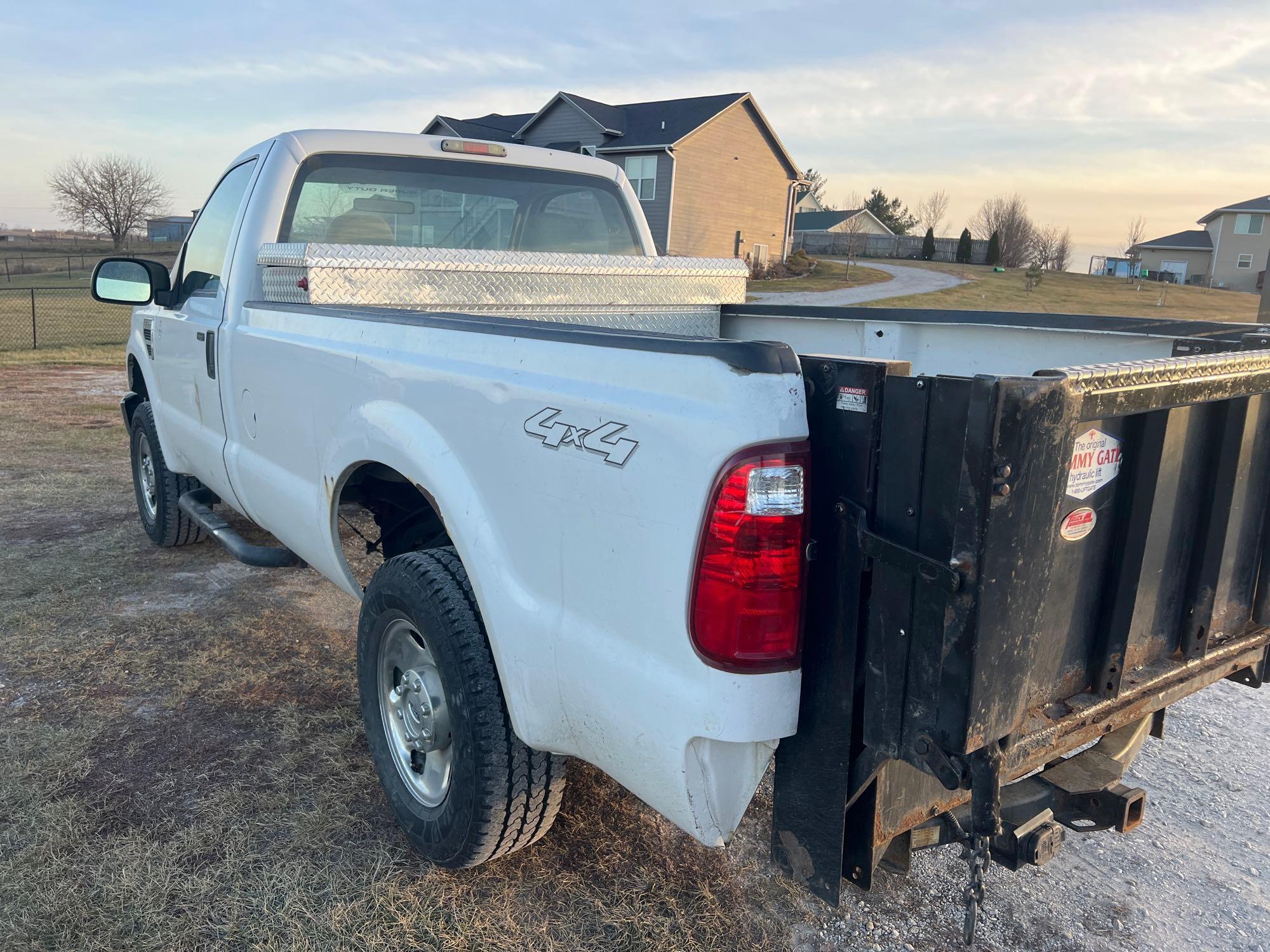 62668-2008 Ford F-250 XLT 4x4 with 119k miles Tommy Gate and Plow mounts