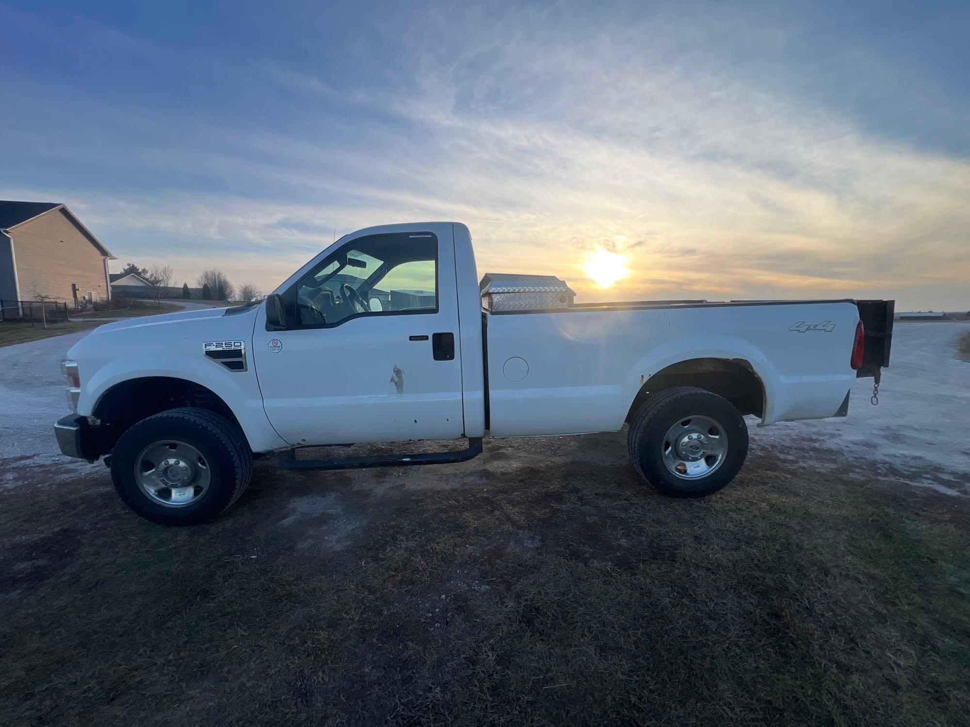 62668-2008 Ford F-250 XLT 4x4 with 119k miles Tommy Gate and Plow mounts