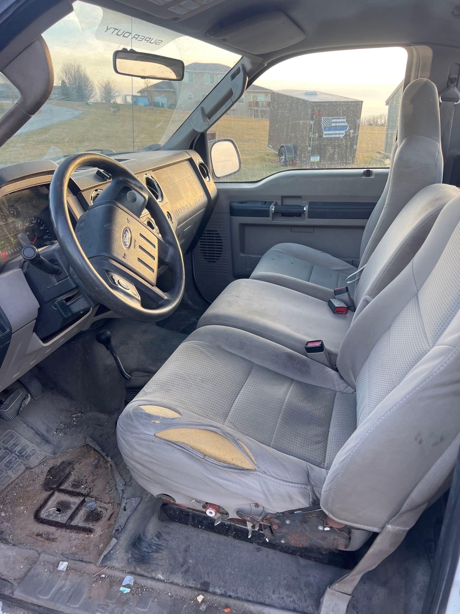 62668-2008 Ford F-250 XLT 4x4 with 119k miles Tommy Gate and Plow mounts
