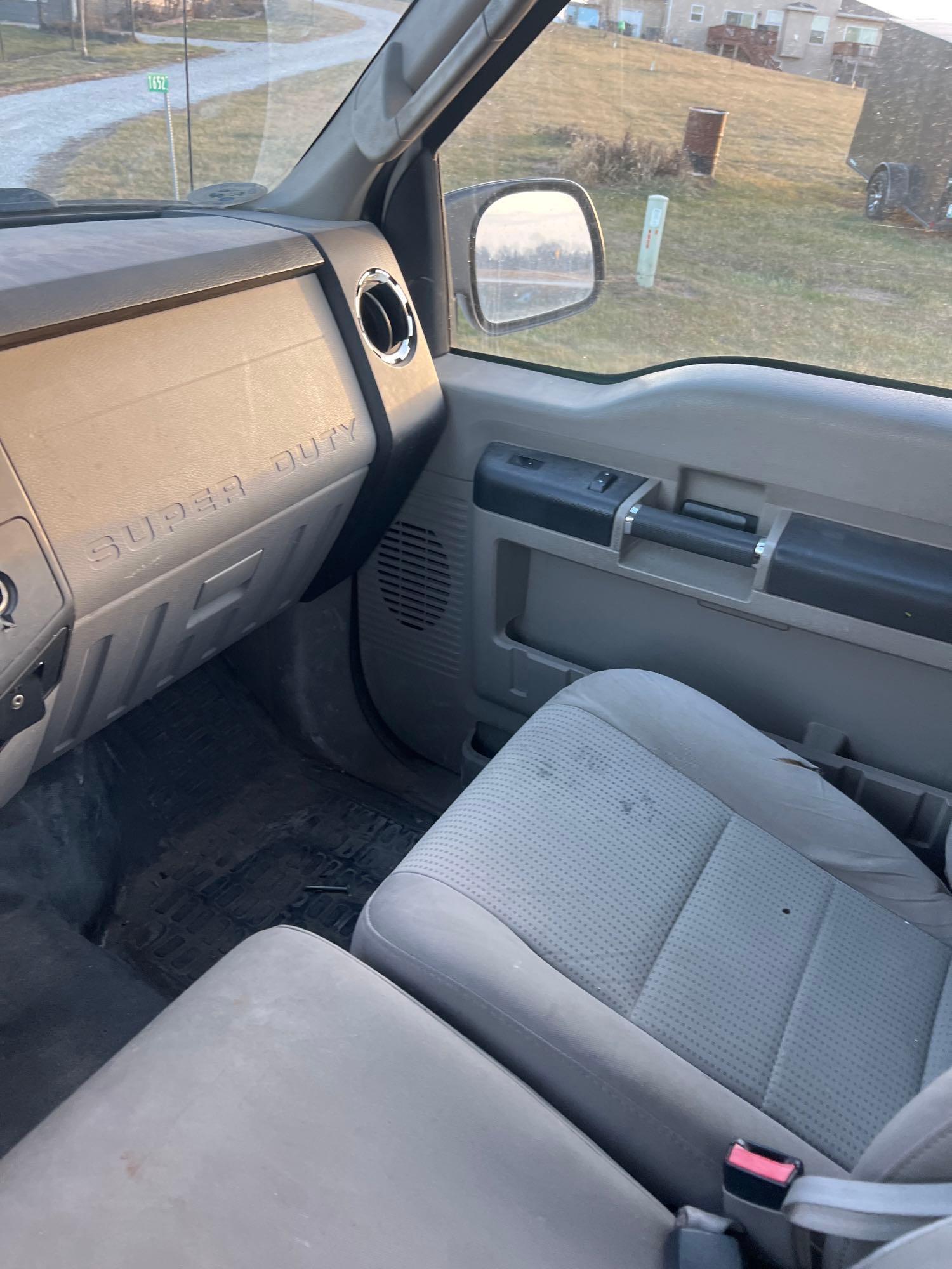 62668-2008 Ford F-250 XLT 4x4 with 119k miles Tommy Gate and Plow mounts