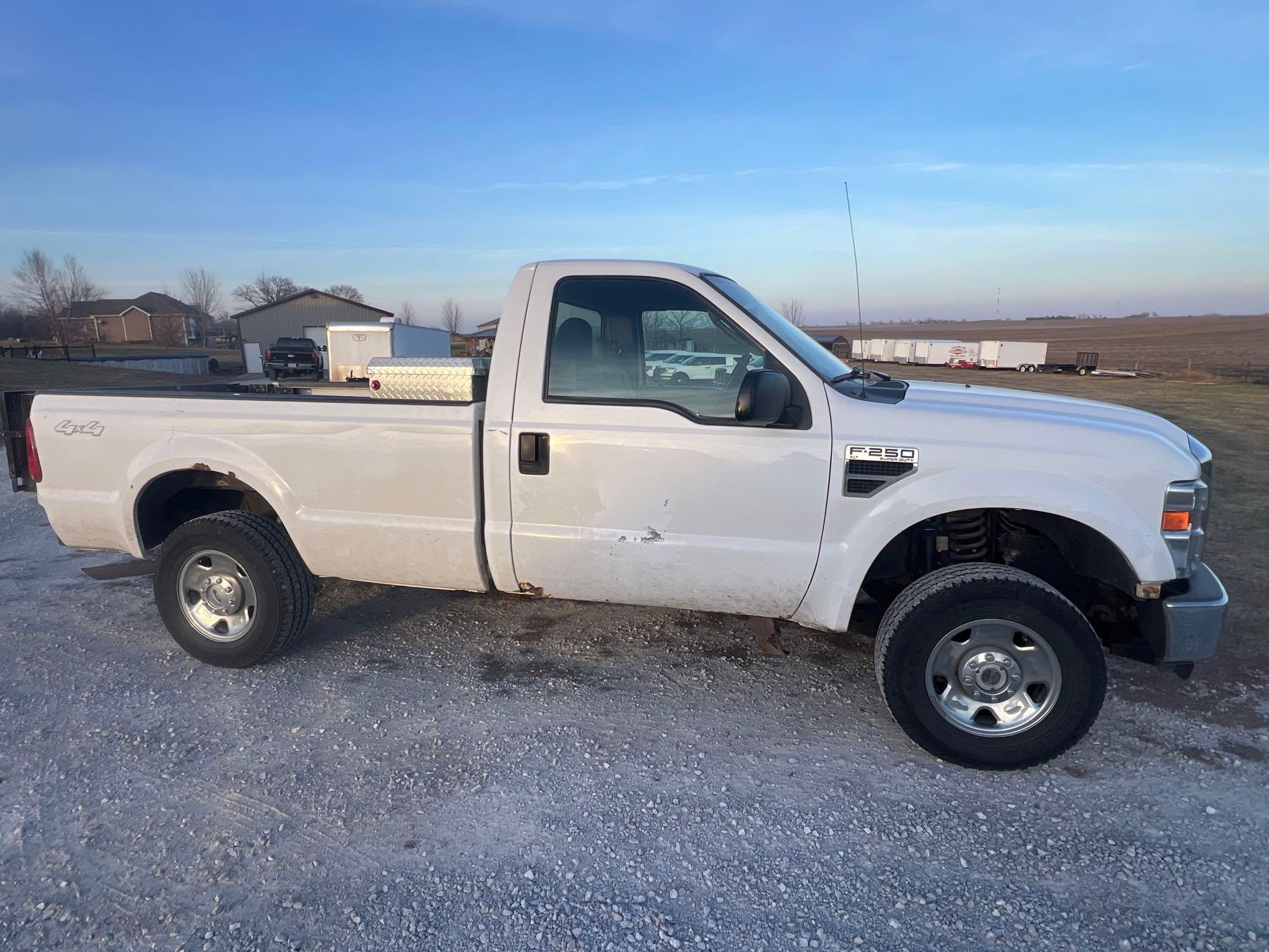 62668-2008 Ford F-250 XLT 4x4 with 119k miles Tommy Gate and Plow mounts
