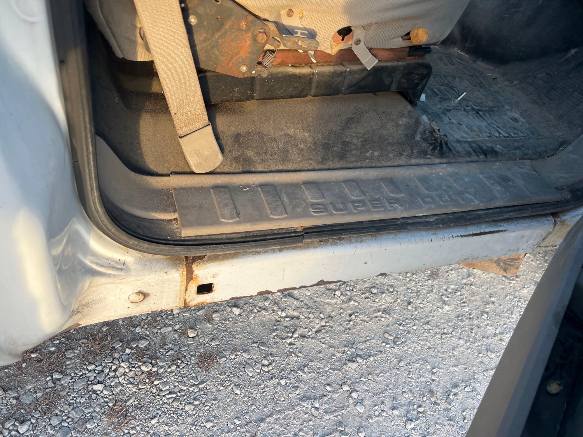 62668-2008 Ford F-250 XLT 4x4 with 119k miles Tommy Gate and Plow mounts