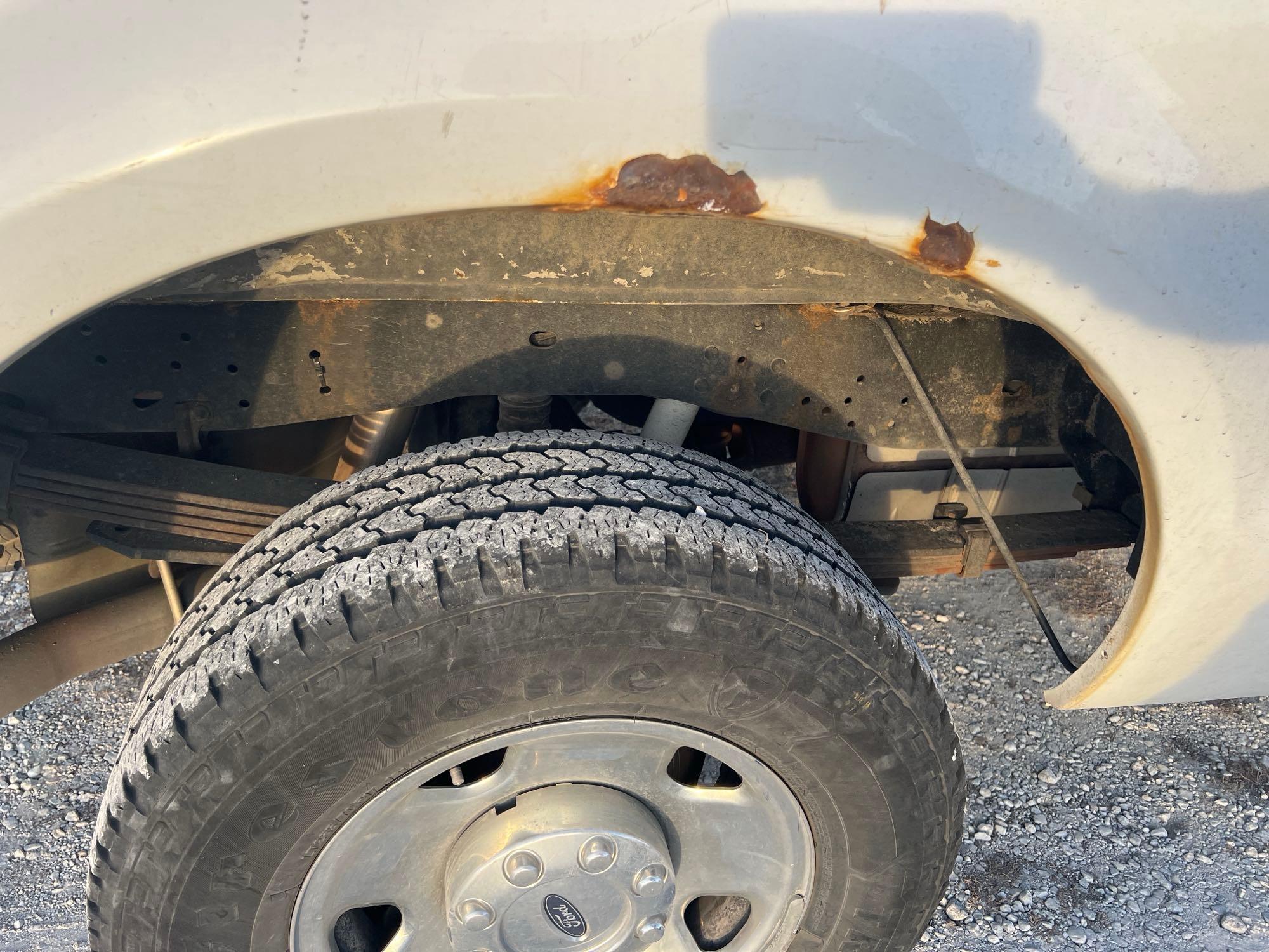 62668-2008 Ford F-250 XLT 4x4 with 119k miles Tommy Gate and Plow mounts