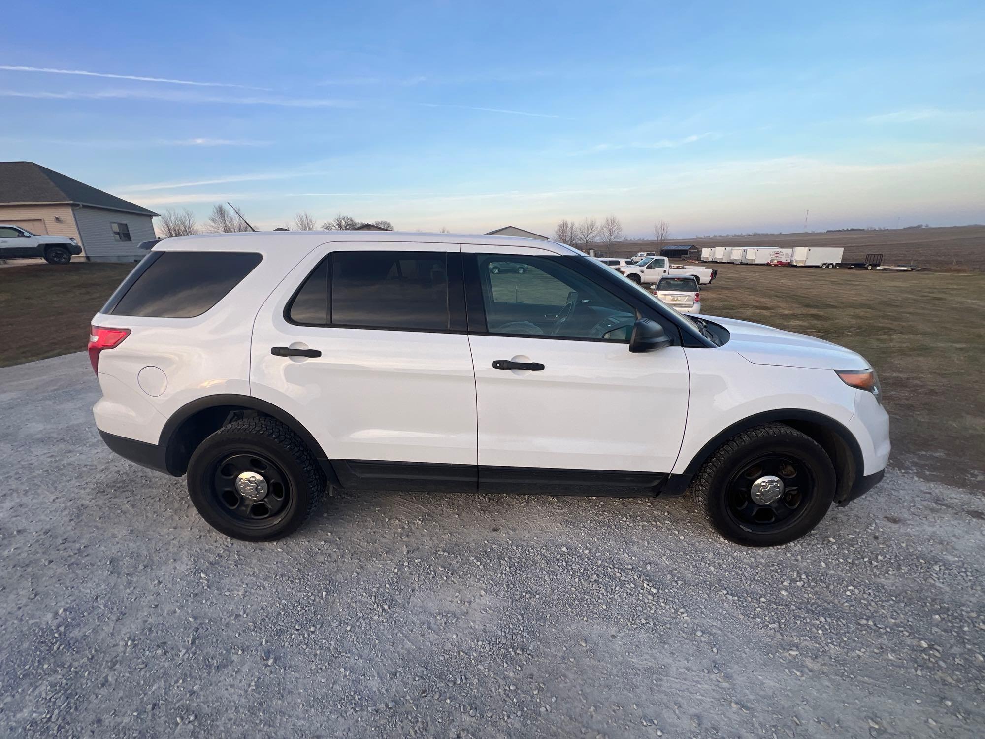 28479-2013 Ford Explorer AWD Police Interceptor 186k miles front tire goes down runs and drives