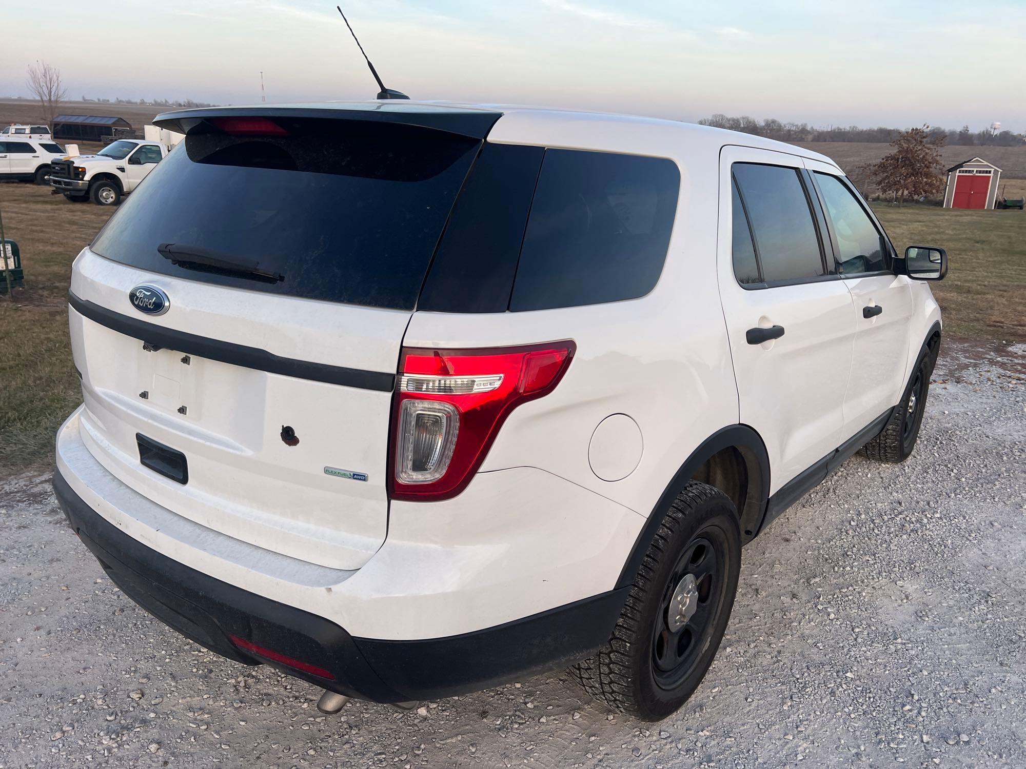 28479-2013 Ford Explorer AWD Police Interceptor 186k miles front tire goes down runs and drives
