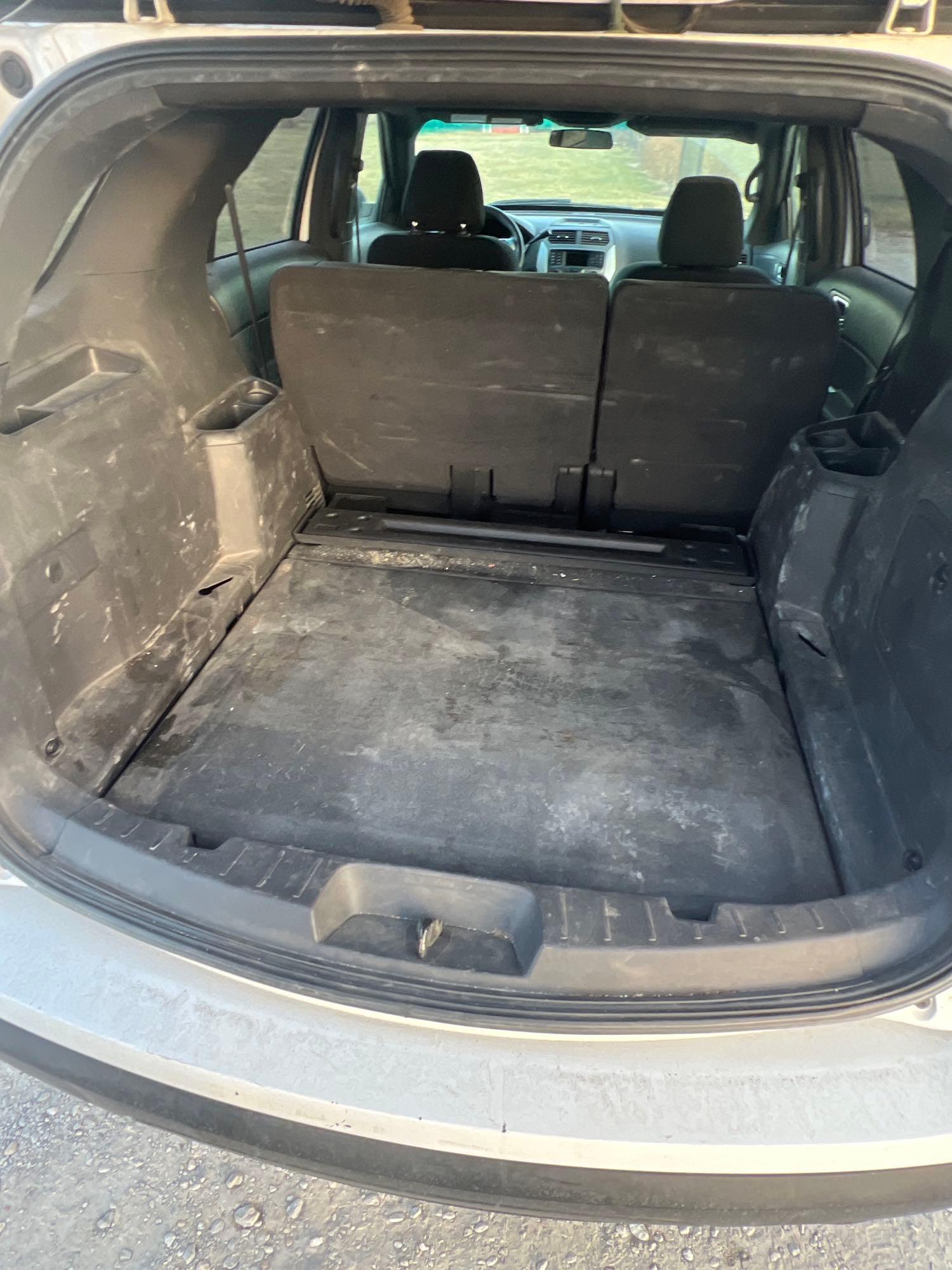 28479-2013 Ford Explorer AWD Police Interceptor 186k miles front tire goes down runs and drives
