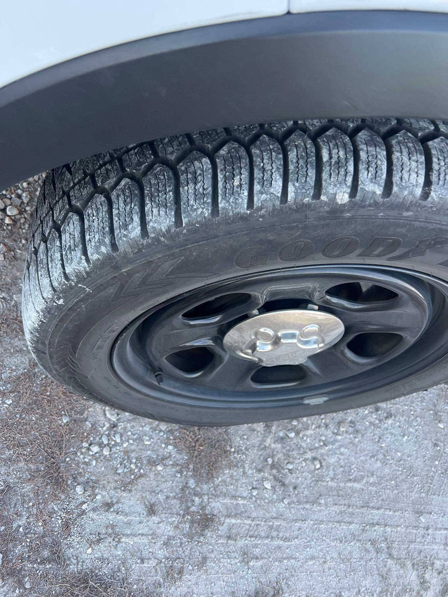 28479-2013 Ford Explorer AWD Police Interceptor 186k miles front tire goes down runs and drives