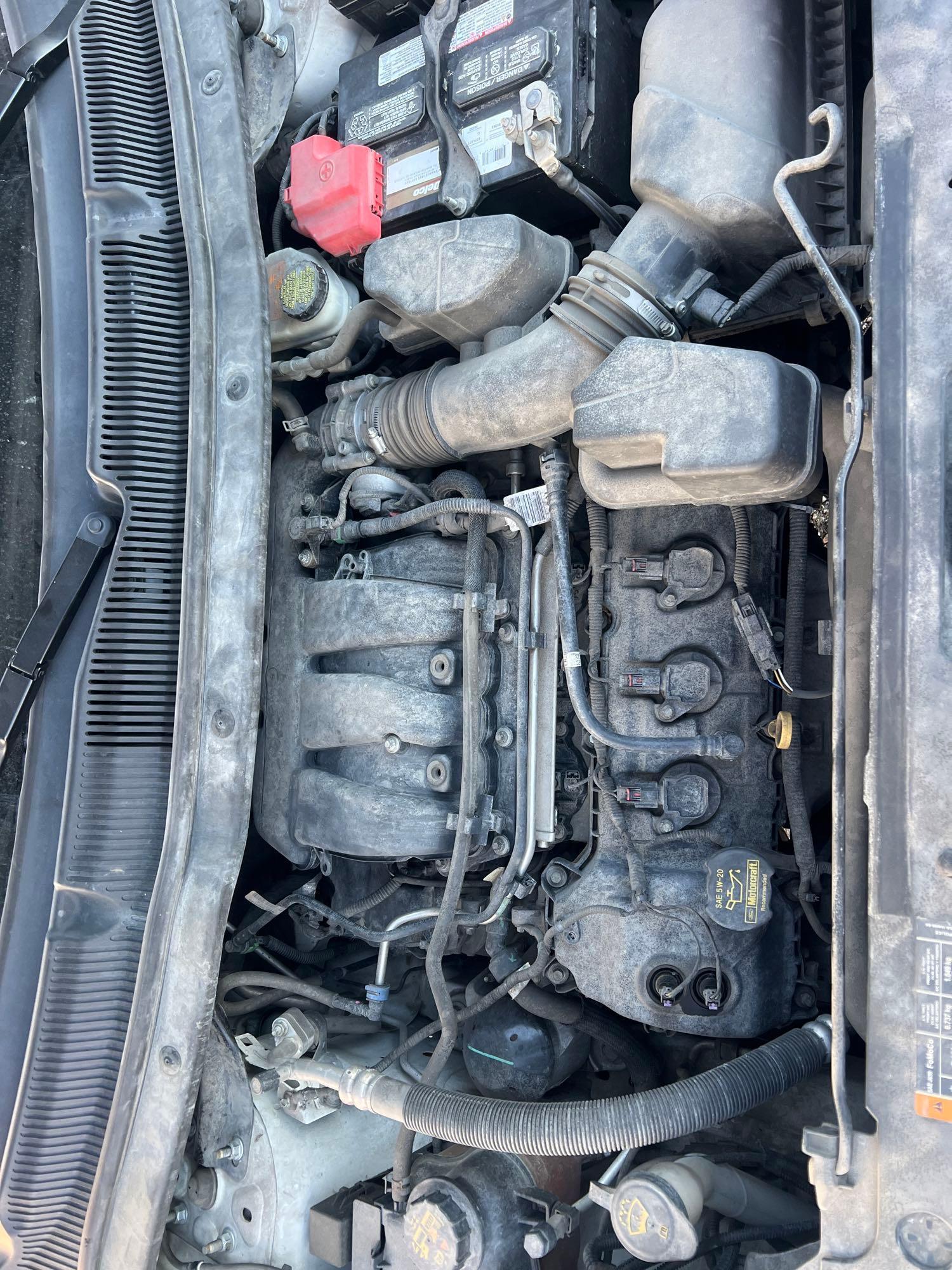 28479-2013 Ford Explorer AWD Police Interceptor 186k miles front tire goes down runs and drives