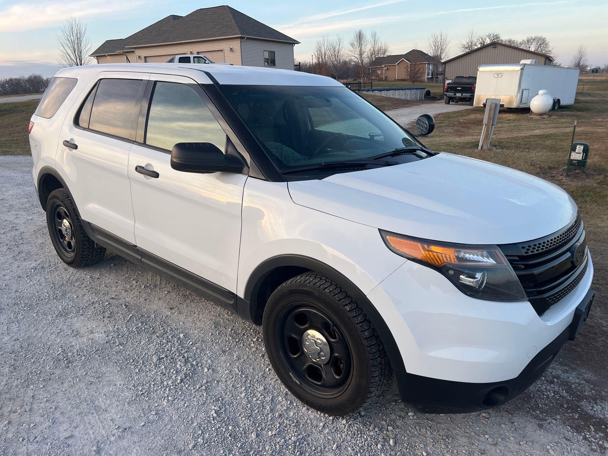 28479-2013 Ford Explorer AWD Police Interceptor 186k miles front tire goes down runs and drives
