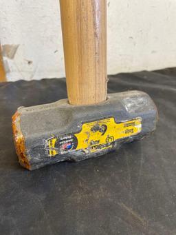 Axe sledge hammer