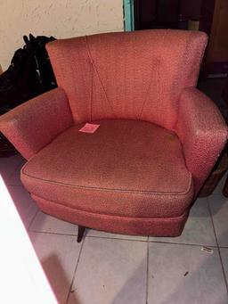 RETRO PINK SWIVEL CHAIR