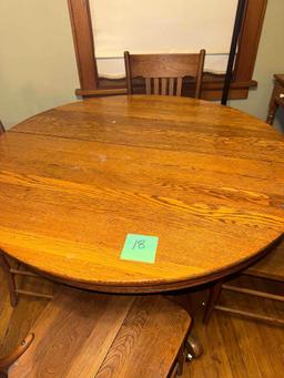 SOLID ROUND OAK PEDESTAL TABLE AND 4 SOLID CHAIRS!