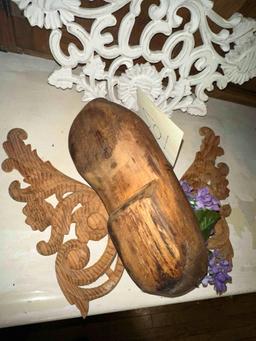WOODEN SHOE AND OTHER DECORATIONS