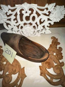 WOODEN SHOE AND OTHER DECORATIONS