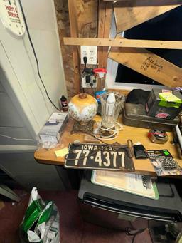 lot of collectibles and hardware. 1946 license plate, lamp, glass door knobs etc