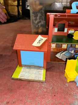 FISHER PRICE VINTAGE 80?s Doll House