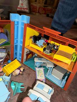 FISHER PRICE VINTAGE 80?s Doll House