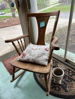 Nice medium sized Rocking Chair