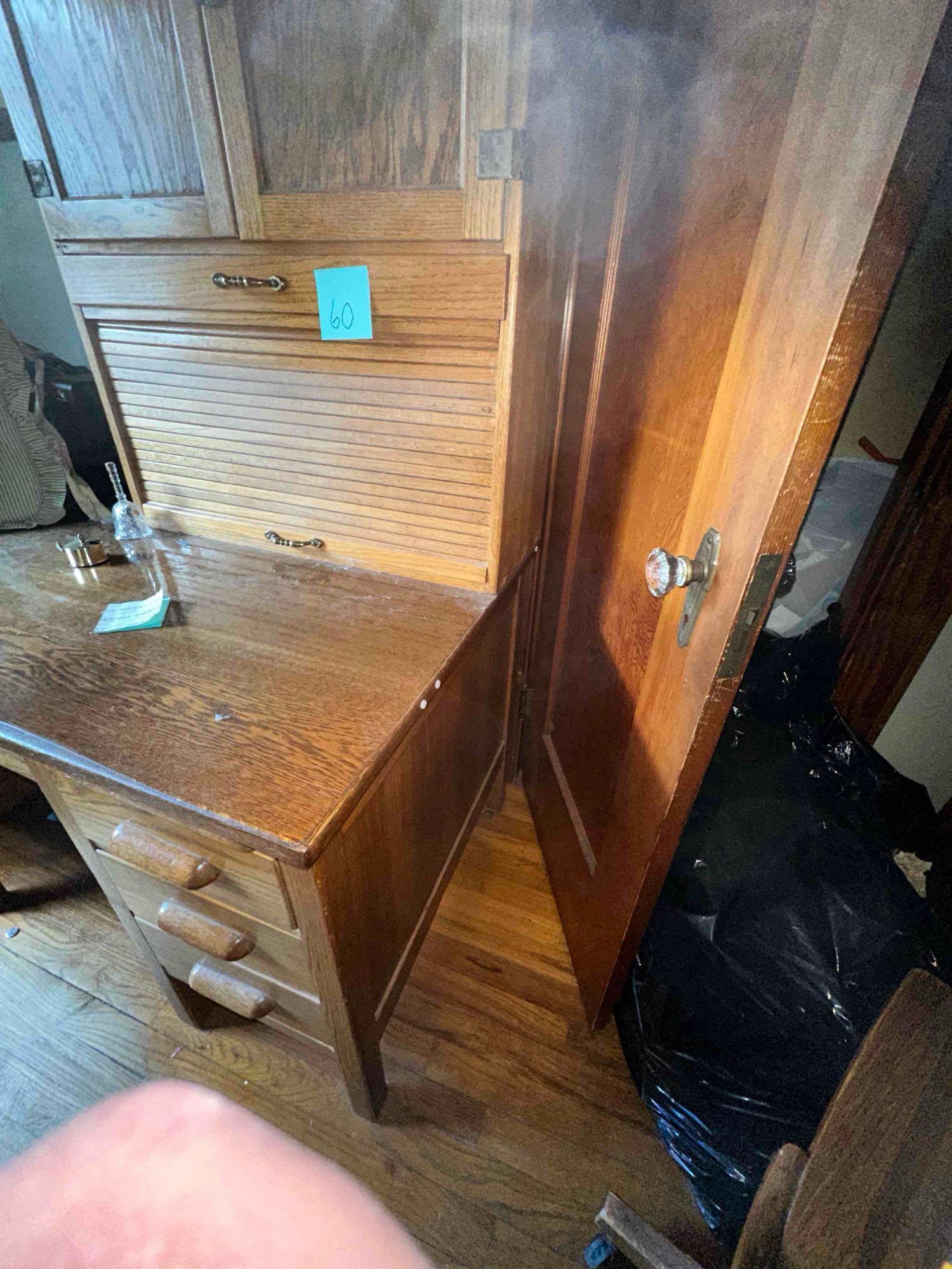 LARGE WOODEN DESK WITH REMOVABLE HUTCH