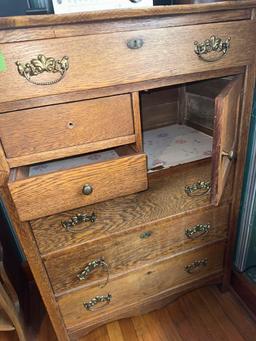 Nice small chest of drawers, vintage, maybe oak tongue and groove