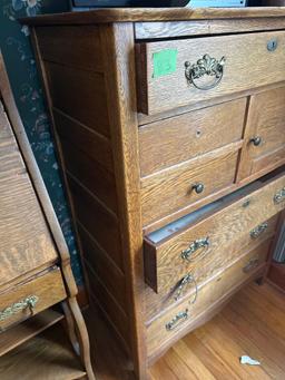 Nice small chest of drawers, vintage, maybe oak tongue and groove