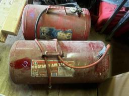 2 air tanks