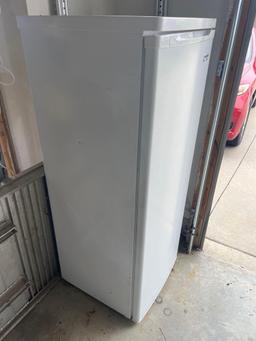 Magic Chef 5.8 CU FT upright freezer purchased in 2020