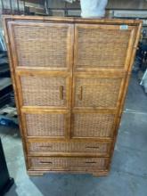 armoire/dresser heavy built 66x38x19