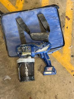Graco ultra handleless handheld sprayer uses 20v DeWaltwith case