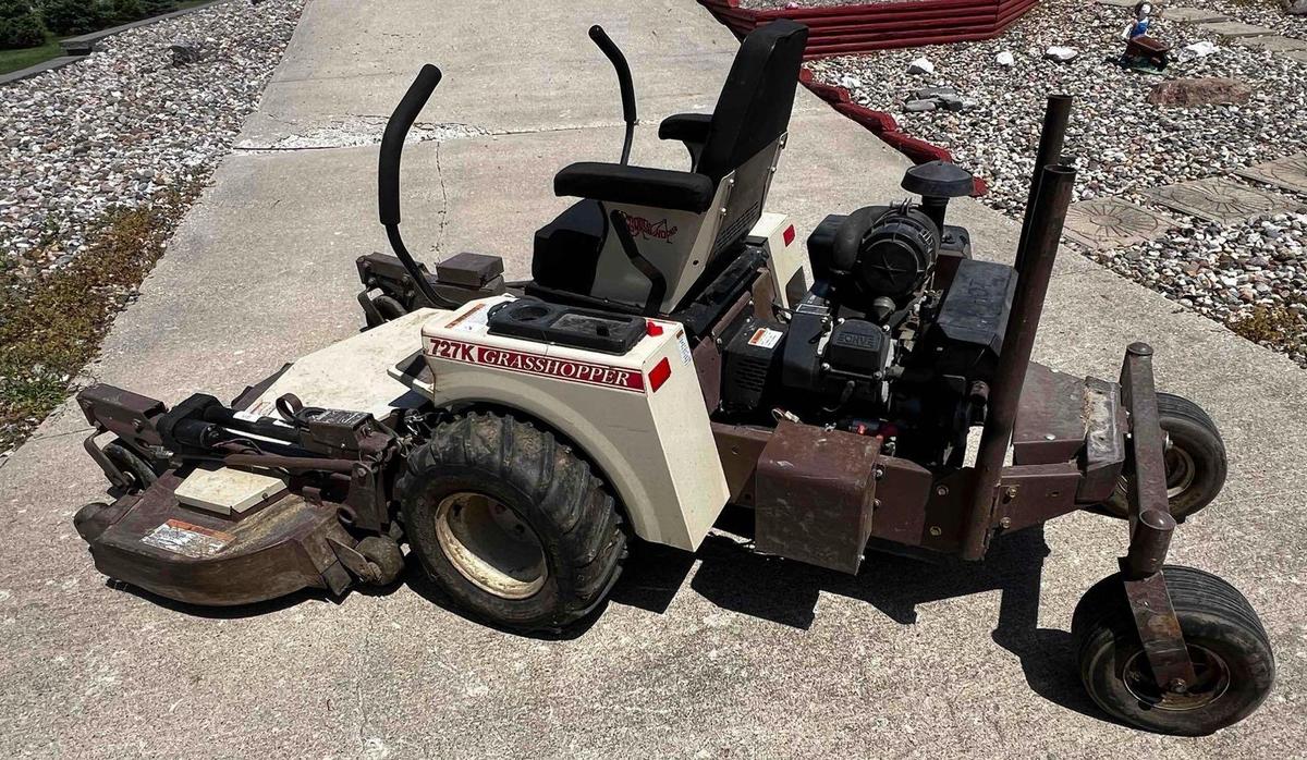 Grasshopper 727k zero turn with 61 inch deck and 887 hours runs and operates good
