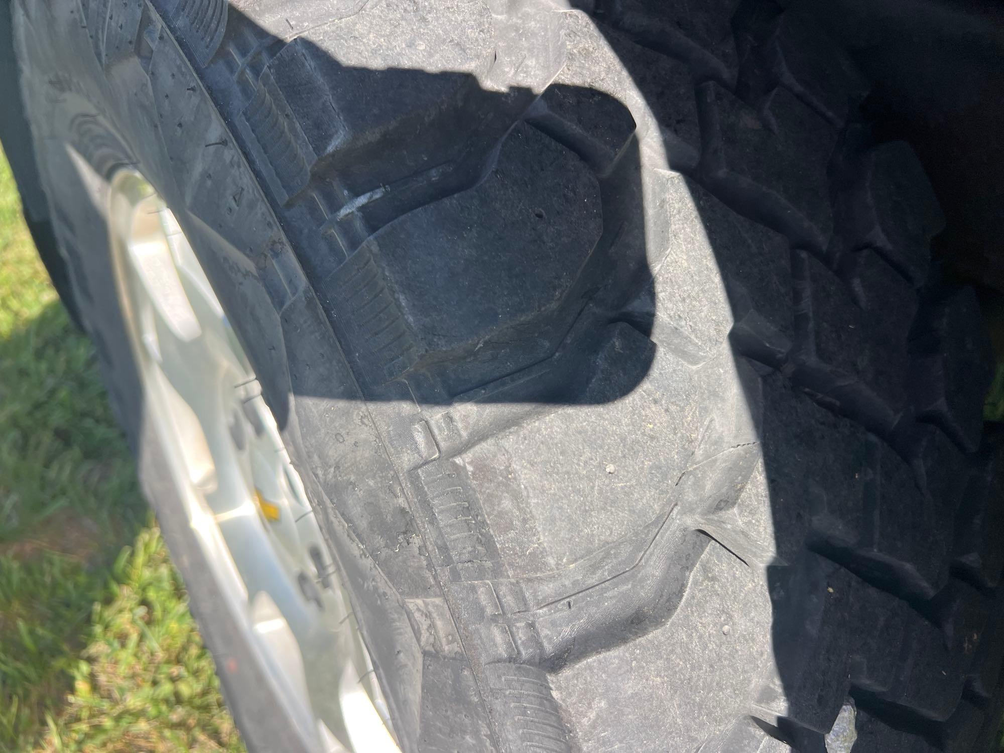 7619-2011 Chevy Silverado K1500 LTextended cab with 121k miles and topper with storage