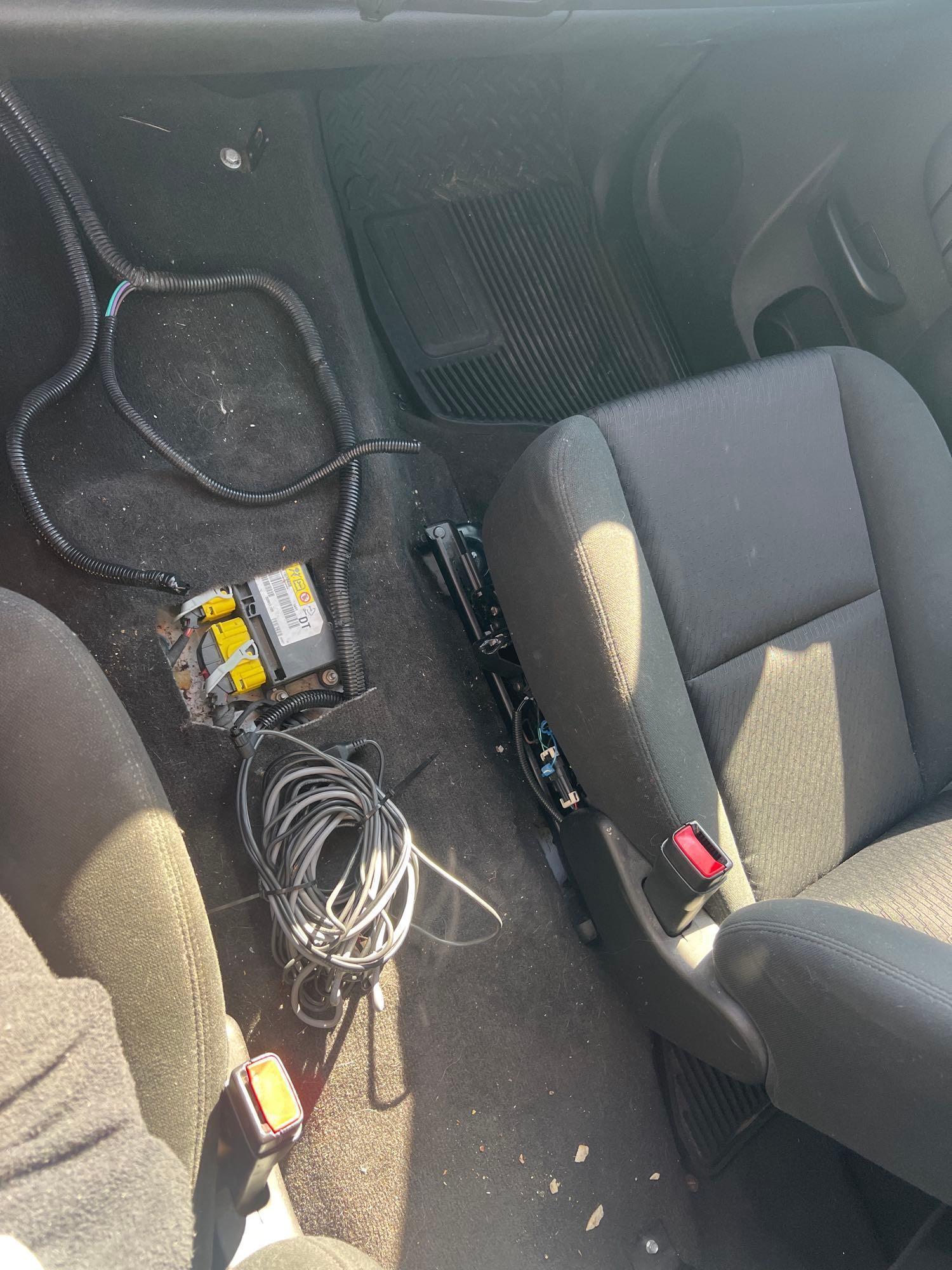 7619-2011 Chevy Silverado K1500 LTextended cab with 121k miles and topper with storage