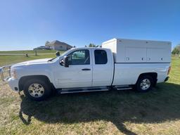 7619-2011 Chevy Silverado K1500 LTextended cab with 121k miles and topper with storage