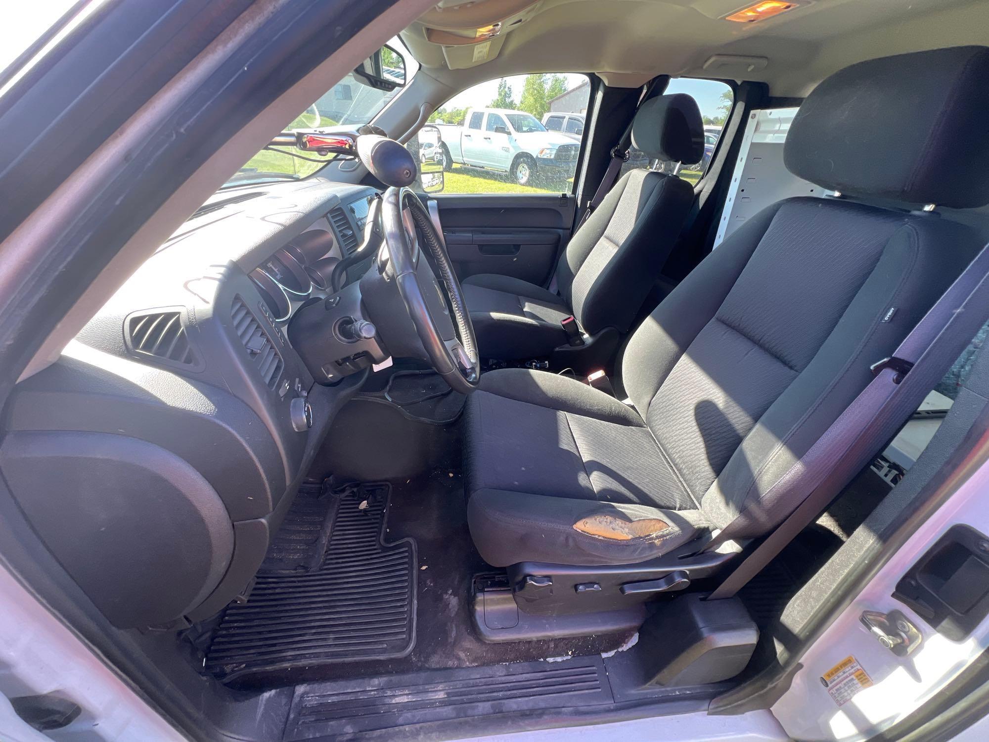 7619-2011 Chevy Silverado K1500 LTextended cab with 121k miles and topper with storage