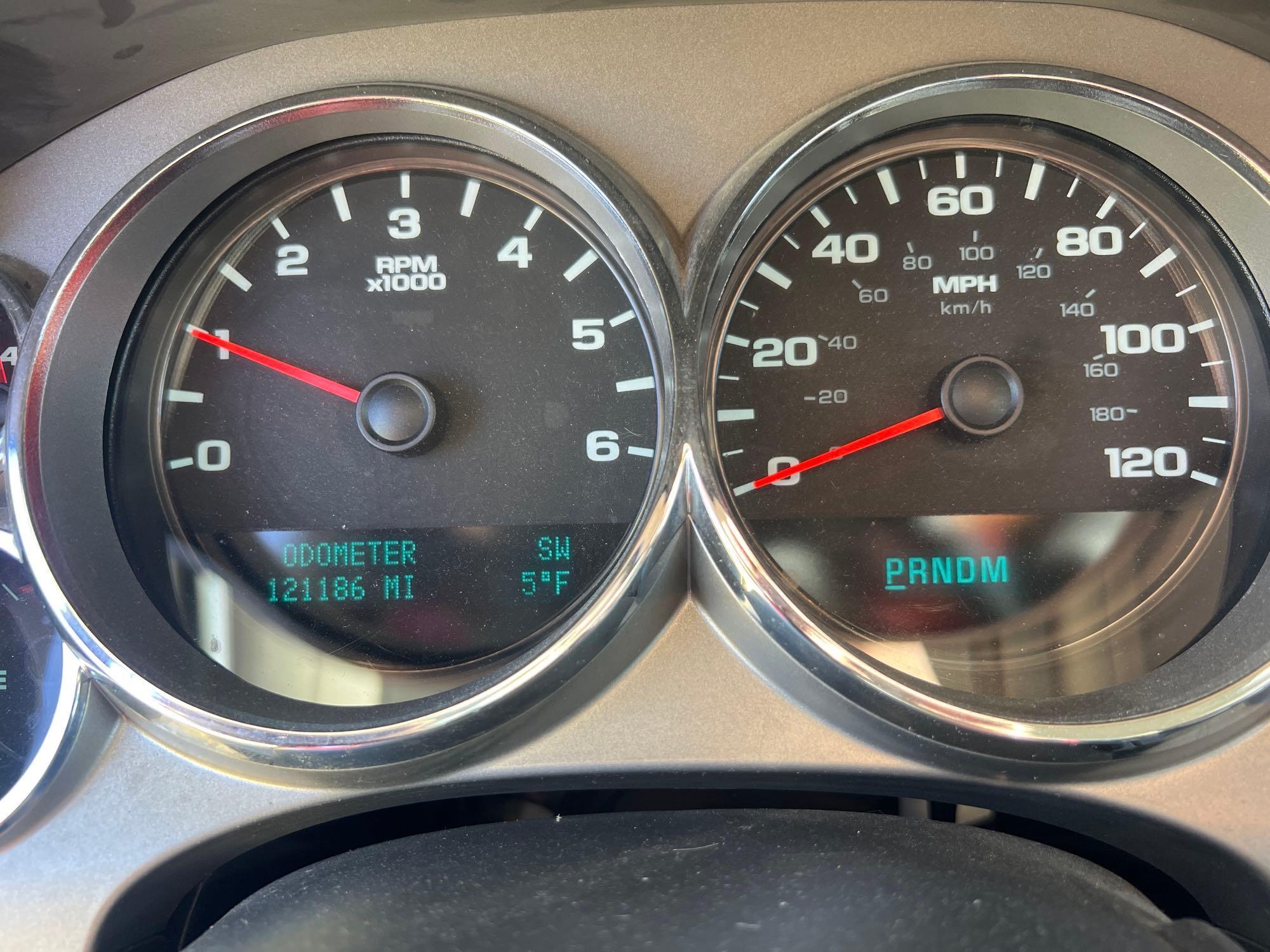7619-2011 Chevy Silverado K1500 LTextended cab with 121k miles and topper with storage